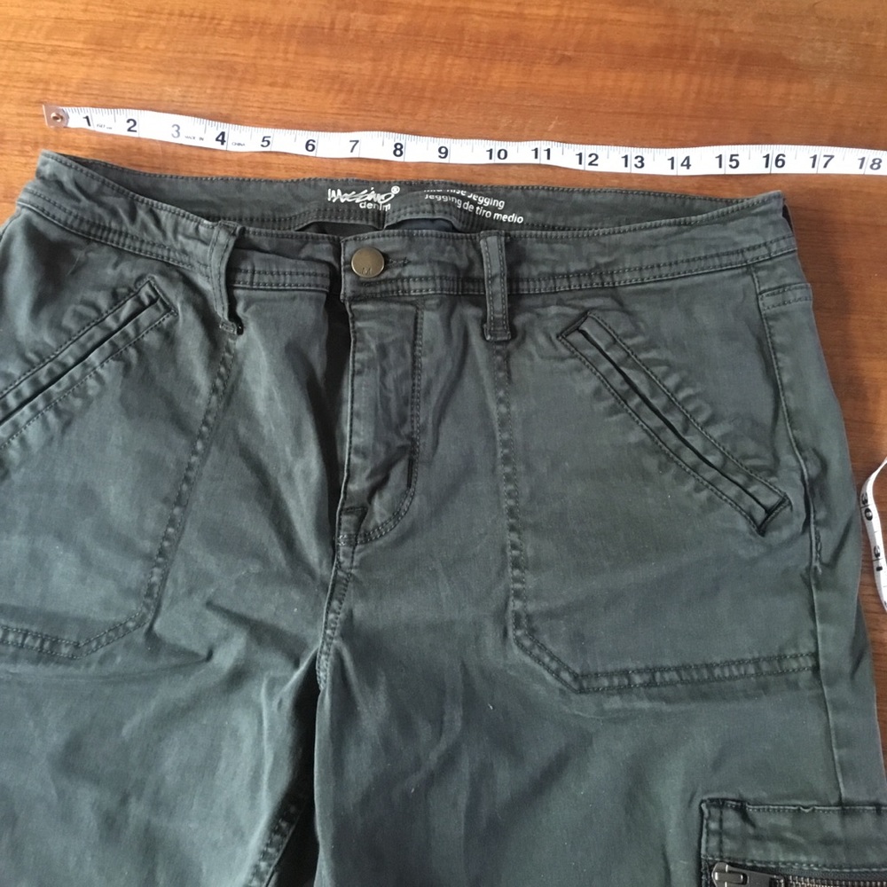 Mossimo Mid-Rise Jegging with Zip Pockets 12/31